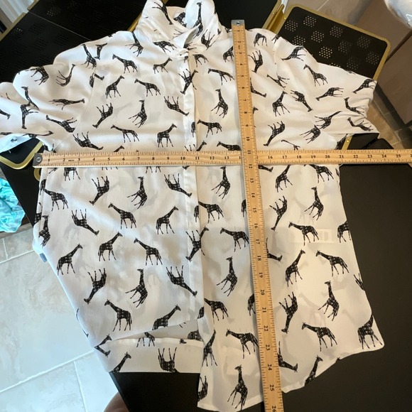 Chicos Womens White Black Giraffe Print Button Down Shirt Sz 1 US 8 Bell Sleeve - Picture 11 of 12